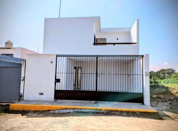 Casa de 3 habitaciones, Fortín · Excelente Distribución. Excelente Iluminación.