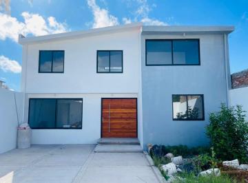 Casa · 164m² · 3 Recámaras · 4 Estacionamientos · Casa en Venta San Juan del Rio, Queretaro