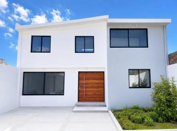 Casa · 164m² · 3 Recámaras · 4 Estacionamientos · Casa en Venta San Juan del Rio, Queretaro