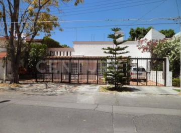 Casa · 387m² · 3 Recámaras · 4 Estacionamientos · Casa en Venta en La Fraccionamiento Verde Valle, Guadalajara.