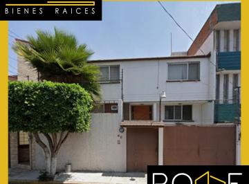 Casa en condominio de 3 habitaciones, Coyoacán · Casa en Venta en Calle C. Las Trojes, Paseos de Taxqueña, Coyoacán, Cerca de La Cineteca Maja637