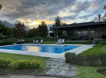 Casa de 4 habitaciones, Monterrey · Casa Nueva de Lujo en El Uro Carretera Nacional.