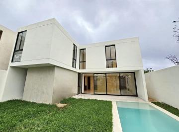 Casa · 230m² · 4 Recámaras · 4 Estacionamientos · Casa en Venta de 4 Habitaciones Al Norte de Mérida, Cholul