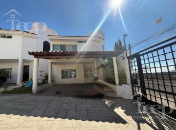 Casa · 185m² · 3 Recámaras · 2 Estacionamientos · Casa en Venta