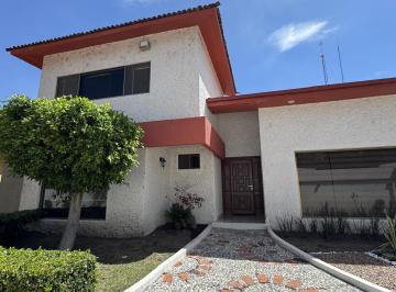 Fachada · Venta | Casa de 347 m² con 3rec, 3½baños, Jurica, Qro.
