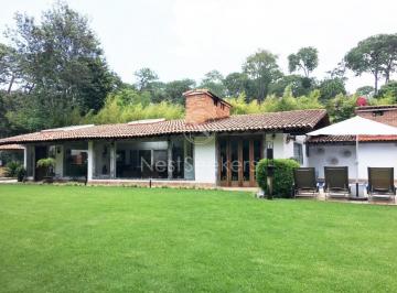 Casa de 4 habitaciones, Valle de Bravo · Casa en Venta en Club de Golf Avandaro