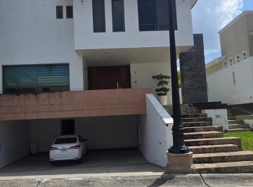 Casa de 3 habitaciones, Zapopan · Casa en Venta Puerta de Hierro, Zapopan, Jalisco
