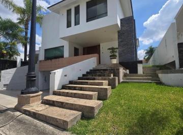Casa de 3 habitaciones, Zapopan · Casa en Venta Puerta de Hierro, Zapopan, Jalisco