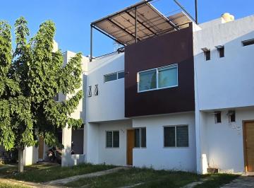 Casa de 4 habitaciones, Zapotlanejo · Casa en Zapotlanejo con Recamara, Baño Completo en P. B. y Alberca