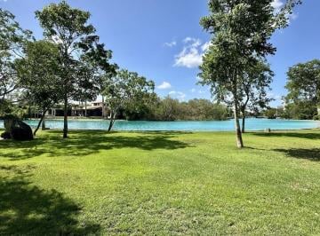 b421463a90daa6b6bf7726b2d62b8e523bfb8679c5aff175bba75855e7794304 · Lote en Venta en Kanha Vista Al Lago, Yucatán Country Club.