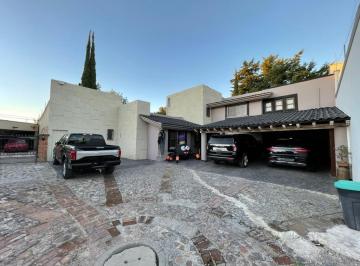 Casa · 770m² · 4 Recámaras · 4 Estacionamientos · Casa en Pedregal del Carmen