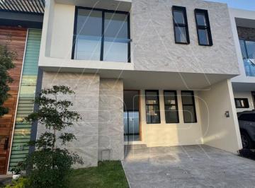 Casa en condominio de 4 habitaciones, Zapopan · Casa Nueva en Venta Dentro de Coto Frente a Parque Metropolitano