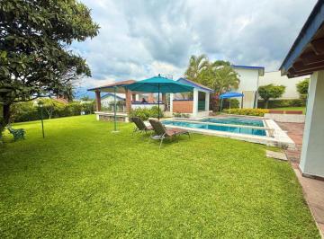 Casa de 5 habitaciones, Atlatlahucan · Residencia en Venta en Lomas de Cocoyoc – Dos Casas en un Solo Predio