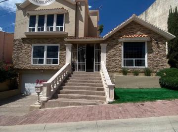 Casa · 318m² · 4 Recámaras · Casa - Chihuahua