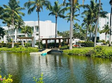 Departamento · 124m² · 2 Recámaras · 1 Estacionamiento · Departamento en Venta en Acapulco Diamante | Oportunidad de Inversión en Mayan Lakes Vive de Vacacio