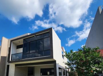 81cc52e3c3c33925414a574bd0a6ab58b6d904252a29798f90365be424422f3c · Casa en Venta en Zona Residencial de Villahermosa, 4 Recámaras y 4 Baños! 242 m²