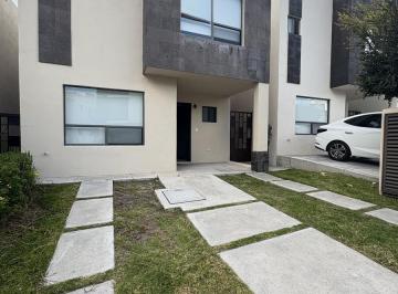Casa · 140m² · 3 Recámaras · 2 Estacionamientos · Casa en Venta