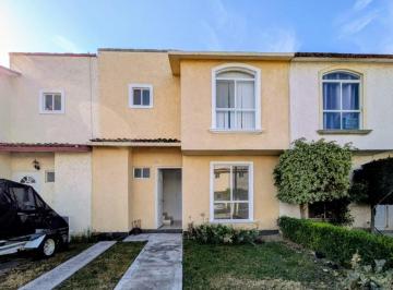 Casa en condominio · 96m² · 3 Recámaras · 2 Estacionamientos · Casa en Venta Para Inversión con Inquilino Dentro Frente a Plaza Candiles, Corregidora, Querétaro