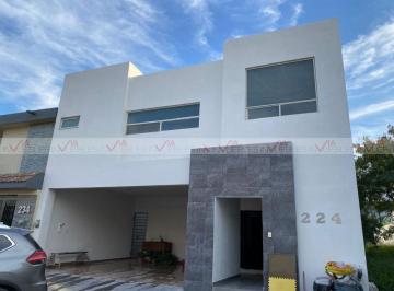 Casa · 350m² · 4 Recámaras · 2 Estacionamientos · Casa en Renta en Hacienda Las Fuentes