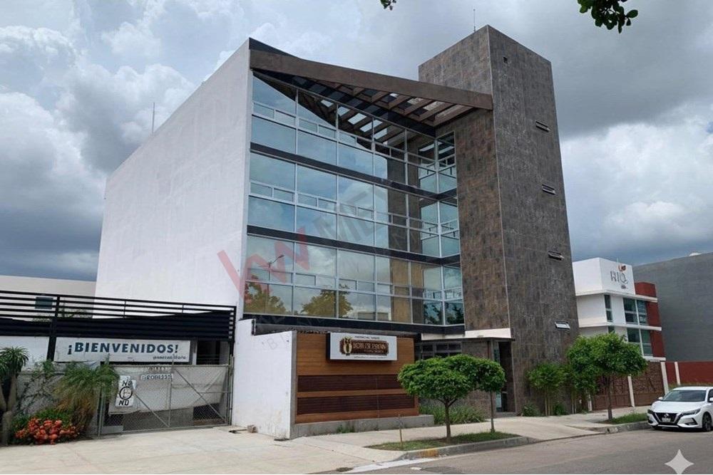 'Edificio Comercial Ideal Para Tus Oficinas en Culiacán: 320 m&sup2; en Renta'
