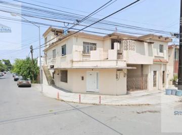 Casa · 438m² · 6 Recámaras · 6 Estacionamientos · Casa en Venta en Monterrey Mitras Centro