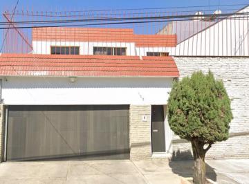 Casa de 3 habitaciones, Toluca · Bonita Casa en Una Exelente Ubicacion Cerca de Escuelas Parques y Hospitales