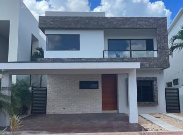 Casa · 344m² · 4 Recámaras · 3 Estacionamientos · Casa en Venta de 4 Recámaras Cancún, Lagos del Sol Para Estrenar