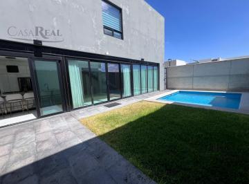 Casa · 400m² · 2 Recámaras · 2 Estacionamientos · Casa en Venta en Pedregal del Alba Frente a Parque Chihuahua