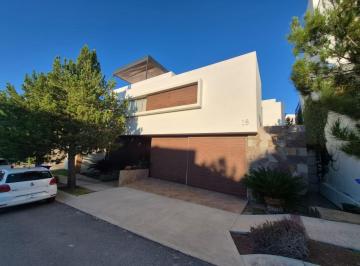 Casa · 360m² · 4 Recámaras · Casa en Renta en Club de Golf La Loma con o Sin Amueblar