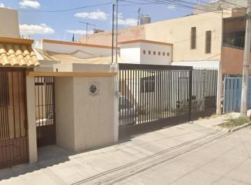 Casa de 3 habitaciones, Aguascalientes · Casa en Venta en Colonia Versalles 2da Secc, Aguascalientes Clp