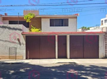 Casa de 4 habitaciones, Querétaro · Venta de Casa Frente a Parque en Carretas, Querétaro – ¡Ubicación Privilegiada!
