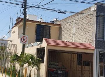 Casa de 2 habitaciones, San Pedro Tlaquepaque · Casa con 60 m² Superficie de Terreno y 2 Recámaras en Venta en Parque Tlaquepaque