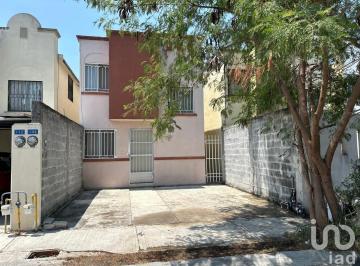Casa · 67m² · 2 Recámaras · 2 Estacionamientos · Casa en Venta Portal de San Roque Juarez Nuevo León