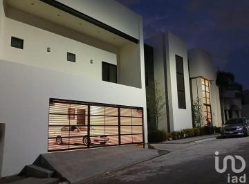 Casa · 518m² · 4 Recámaras · 3 Estacionamientos · Casa en Venta Cumbres Quinto Sector Monterrey Nl