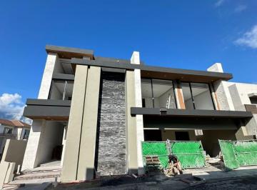 Casa · 929m² · 5 Recámaras · 4 Estacionamientos · Casa en Venta en La Herradura