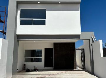 Casa de 3 habitaciones, Chihuahua · Casa en Venta en Fracc. Pradera Lake $3.4 Mill