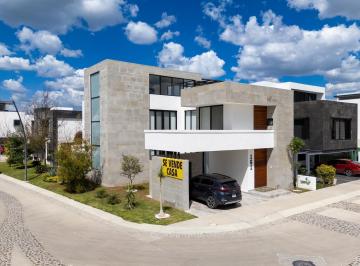 Casa · 349m² · 4 Recámaras · 2 Estacionamientos · Casa Olga en Venta en Punta Dorada Residencial con Rooftop