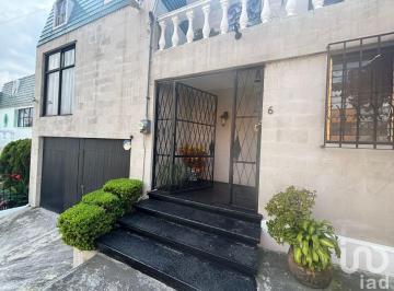 Casa · 434m² · 4 Recámaras · 4 Estacionamientos · Se Vende Casa Para Remodelar en Privada Lomas de Huizachal Herradura