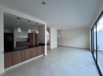 Casa · 240m² · 3 Recámaras · 2 Estacionamientos · Casa en Valle Imperial