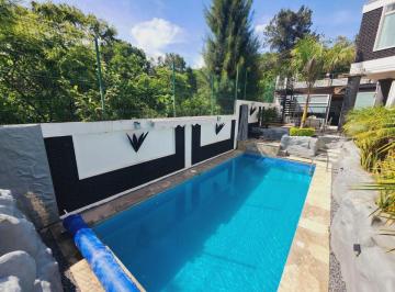 Casa de 4 habitaciones, Ixtapan de la Sal · Jacarandas Residencia de Dos Niveles con Acabados de Alta Calidad, Alberca, Jacuzzi y Amplio Jardín.