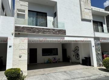 Casa · 315m² · 4 Recámaras · 2 Estacionamientos · Casa en Venta en Los Cristales