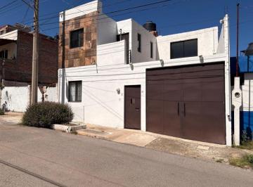 Casa de 4 habitaciones, Guanajuato · Casa Doble en Venta Cerca de Plaza Alia Cupulas