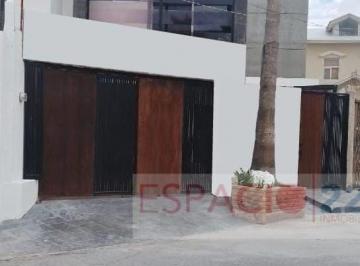 Casa de 3 habitaciones, Chihuahua · Se Vende Bonita Casa en Fracc. Campestre II $4’100,000