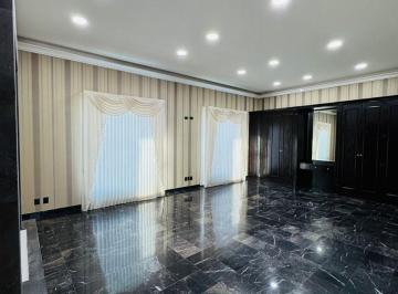Casa · 250m² · 6 Recámaras · 4 Estacionamientos · Hermosa Casa con Oficinas en Puebla