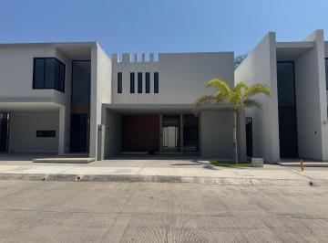 Casa · 210m² · 4 Recámaras · 2 Estacionamientos · Casa con 4 Habitaciones en Lomas del Dorado en Venta