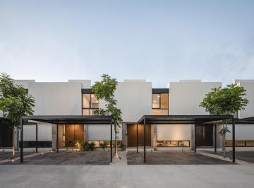 Casa en condominio · 176m² · 3 Recámaras · 2 Estacionamientos · Residencias a 10 Minutos de Galerías Mérida