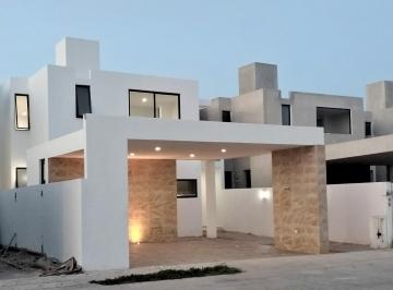 Casa en condominio · 248m² · 3 Recámaras · 2 Estacionamientos · Casa en Privada Tres Habitaciones Cholul. Mérida