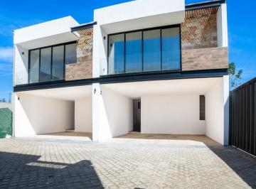 Casa · 164m² · 2 Recámaras · 2 Estacionamientos · Townhouses con Diseño Modernista en Venta Al Norte de Mérida