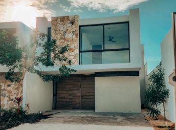 Casa · 178m² · 3 Recámaras · 2 Estacionamientos · Casa en Residencial Tres Habitaciones en Cholul, Mérida