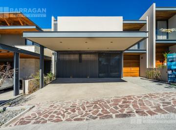 Casa · 236m² · 3 Recámaras · 3 Estacionamientos · Casa en Altozano Condominio Niebla Modelo Nube